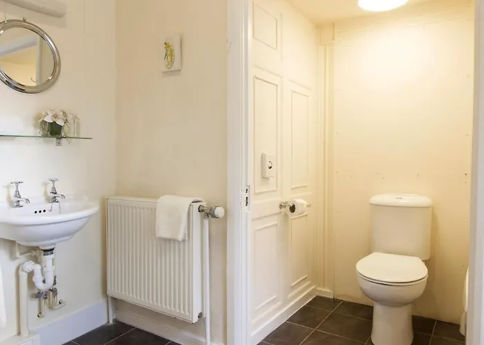 Hall Christian Retreat Centre Hotel *