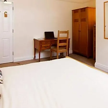 Hall Christian Retreat Centre Otel