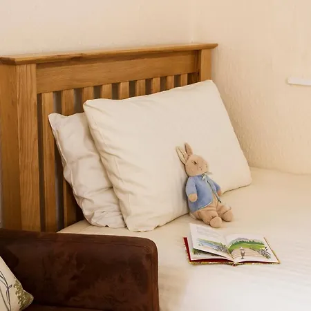 Hall Christian Retreat Centre فندق