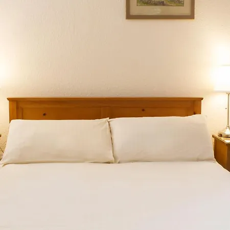 Hall Christian Retreat Centre فندق
